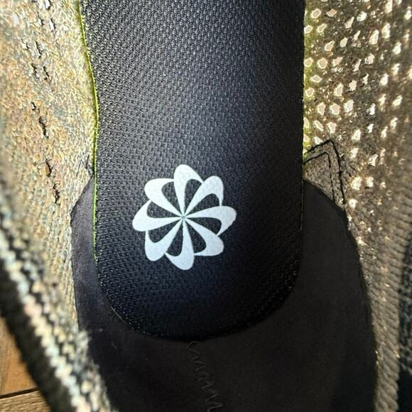 Nike Women's Air Max Fly Knit Racer Sneakers in Sesame Size 9 - Picture 12 of 12